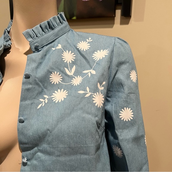 19.Simplee light blue button down shirt w white floral details brand new size S - Picture 10 of 11